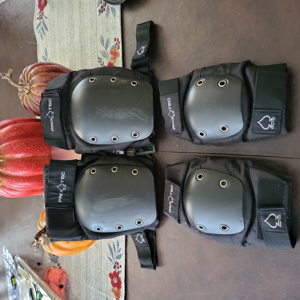 Pro-Tec knee & elbow pad set size small.